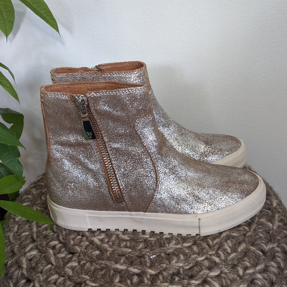 Frye Gia Lug Zip Bootie Silver Multi 9.5 - Picture 2 of 8